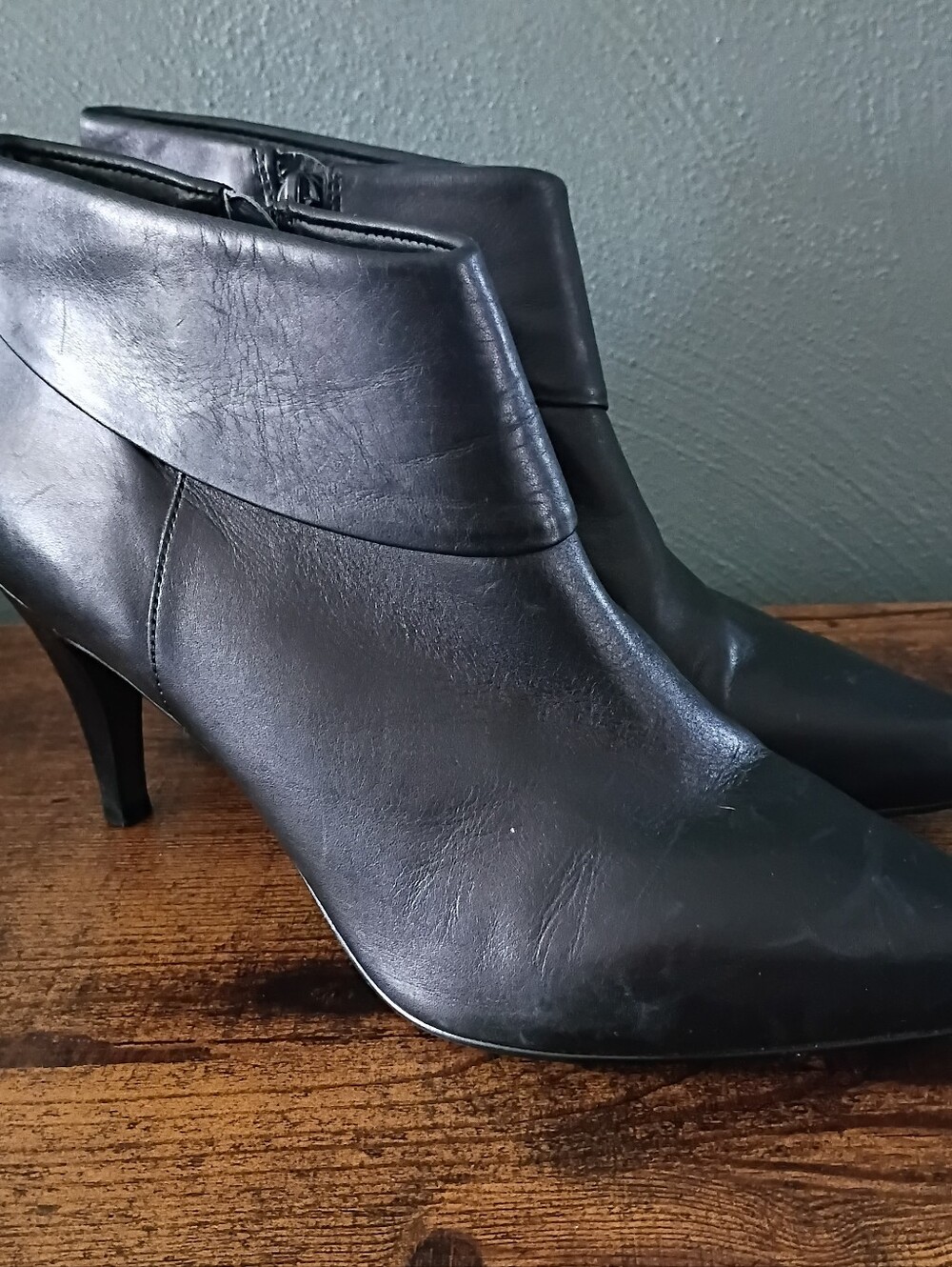 Gianni Bini Black Leather Heeled Booties 8.5M Side Zip Ankle Boots Career
